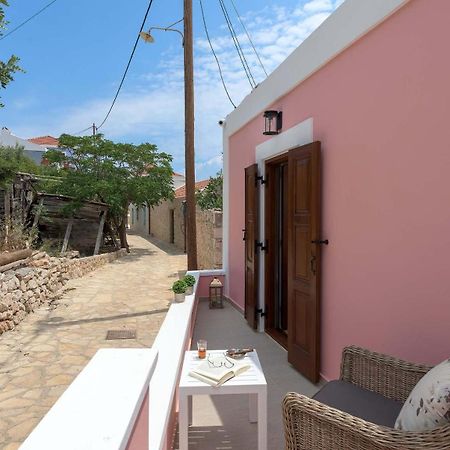 Captain'S Memories Stylish Harbour Apartments Chalki Town ภายนอก รูปภาพ