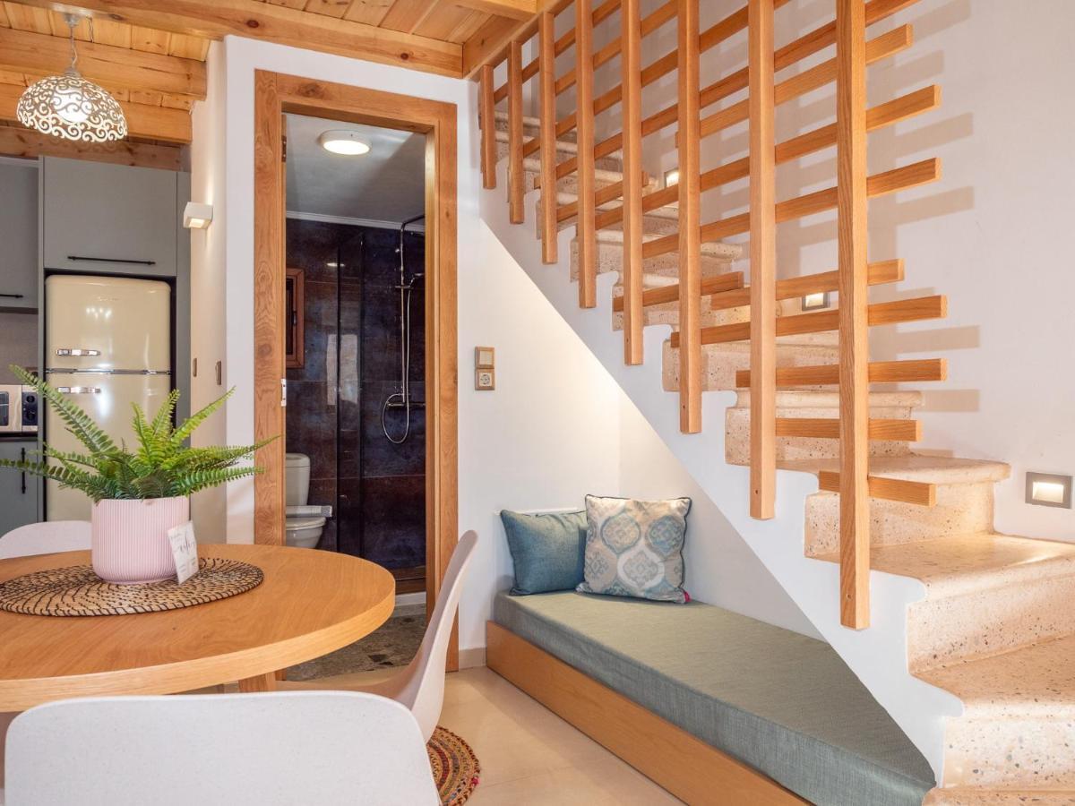 Captain'S Memories Stylish Harbour Apartments Chalki Town ภายนอก รูปภาพ