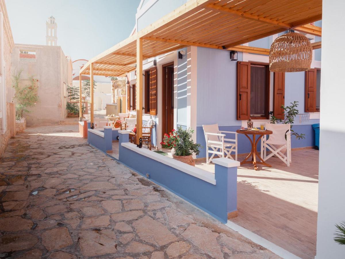 Captain'S Memories Stylish Harbour Apartments Chalki Town ภายนอก รูปภาพ