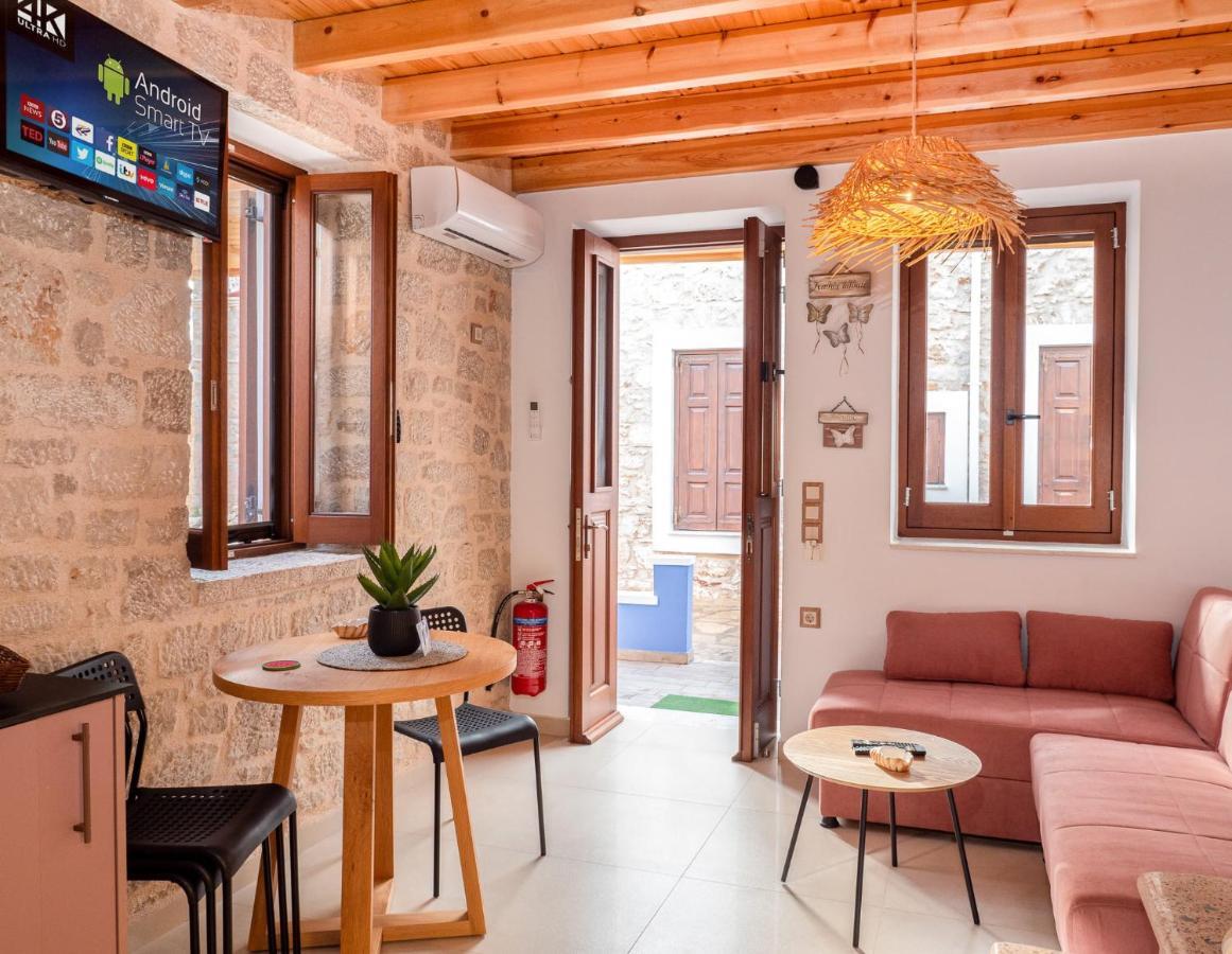 Captain'S Memories Stylish Harbour Apartments Chalki Town ภายนอก รูปภาพ