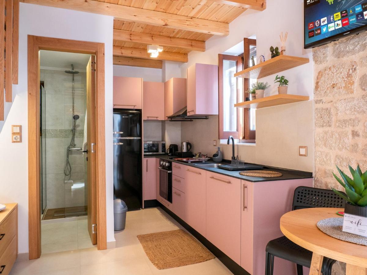 Captain'S Memories Stylish Harbour Apartments Chalki Town ภายนอก รูปภาพ
