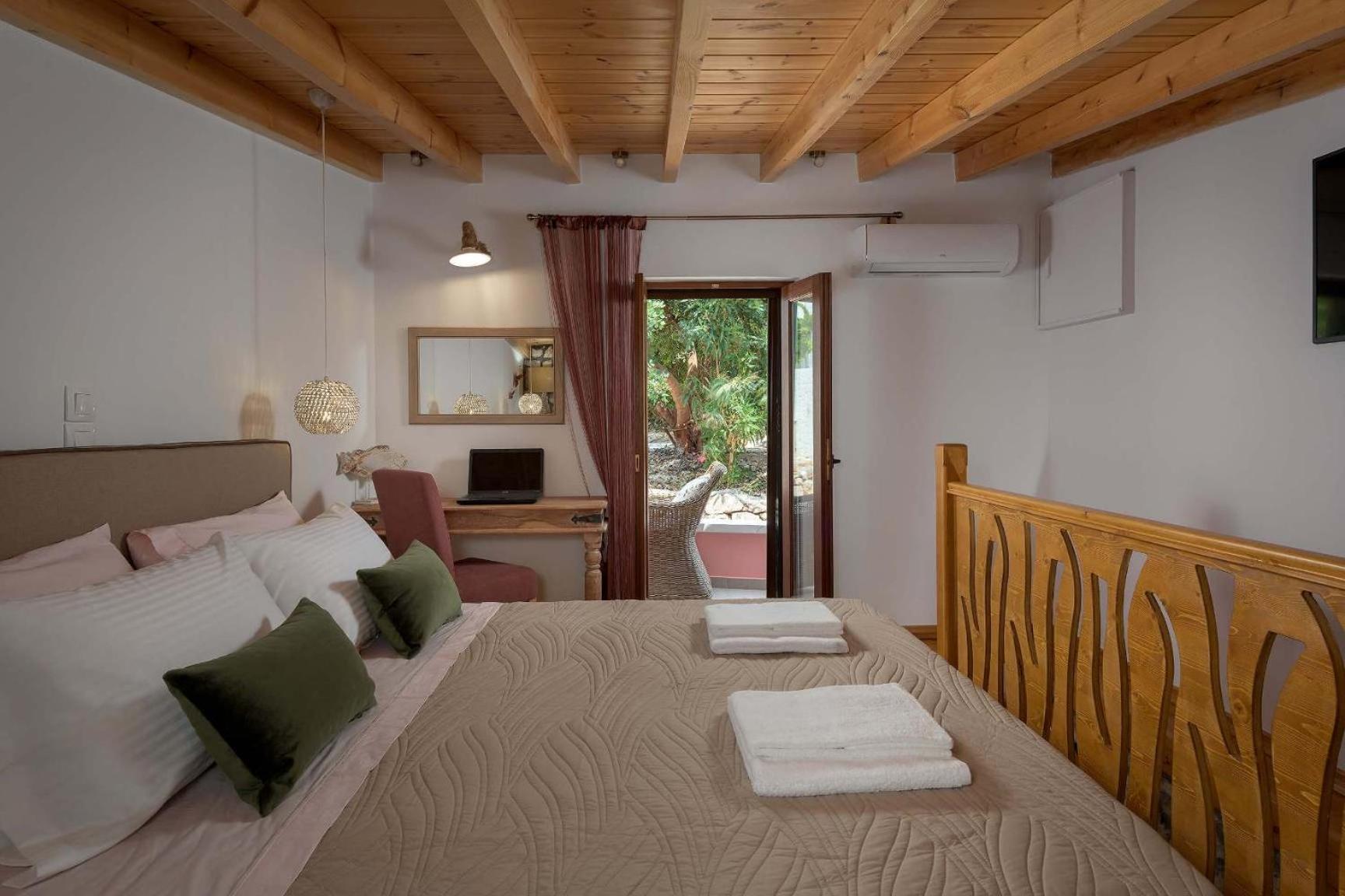 Captain'S Memories Stylish Harbour Apartments Chalki Town ภายนอก รูปภาพ