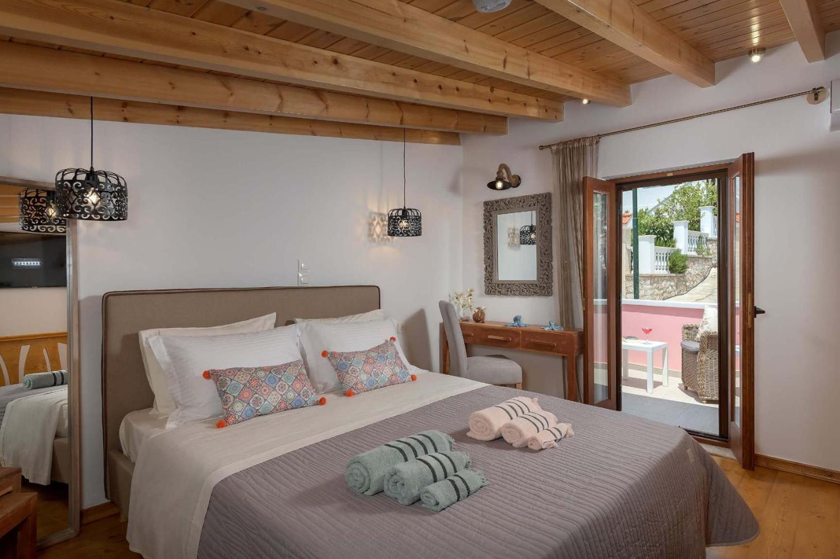 Captain'S Memories Stylish Harbour Apartments Chalki Town ภายนอก รูปภาพ